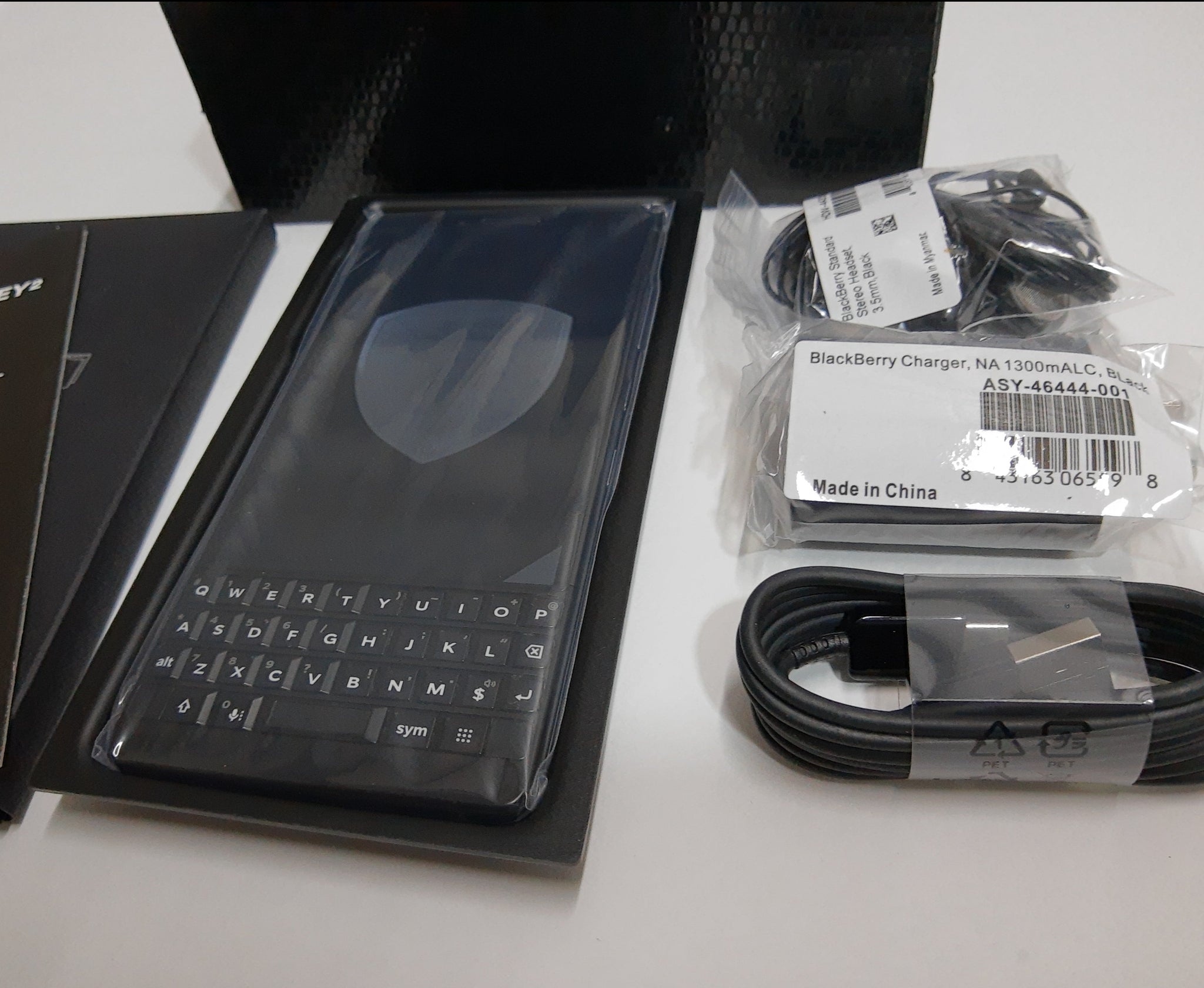 RIM BlackBerry KEY2 BBF100-9 TD-LTE JP 128GB (TCL Athena)