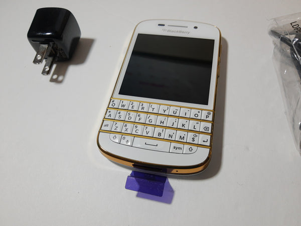 Blackberry Q10 Gold/white Edition – TECHDaddy Accs