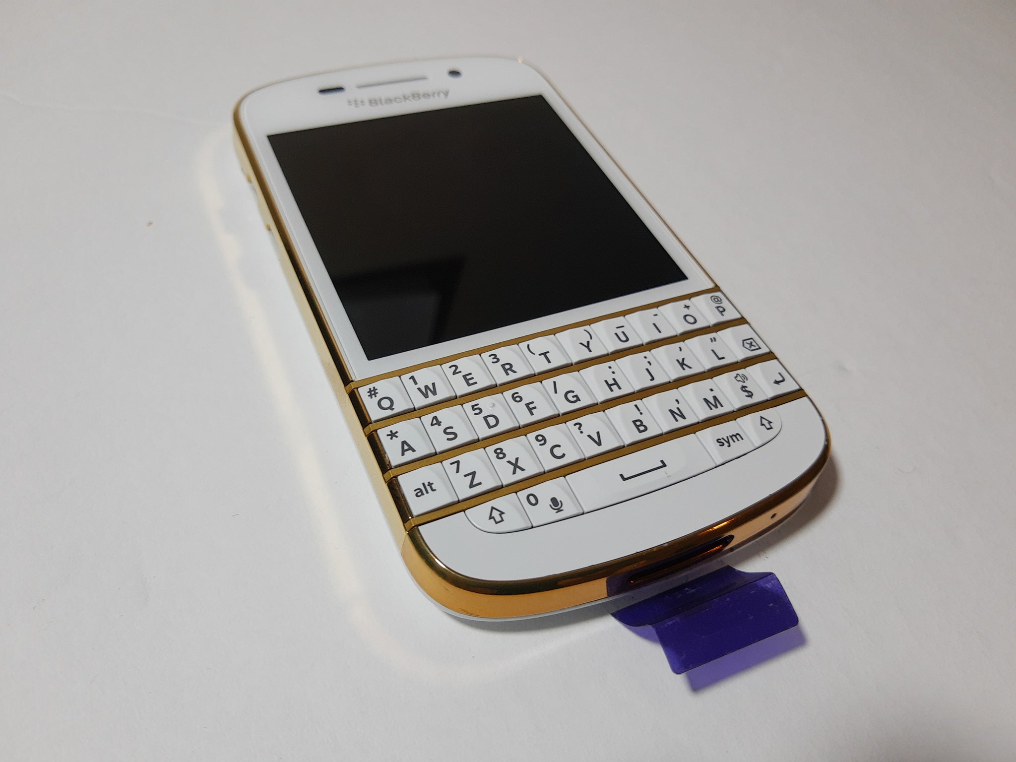 Blackberry Q10 Gold/white Edition – TECHDaddy